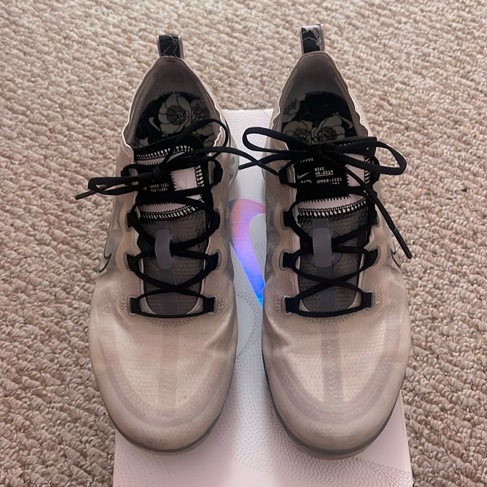 Nike women’s vapormax shoe
